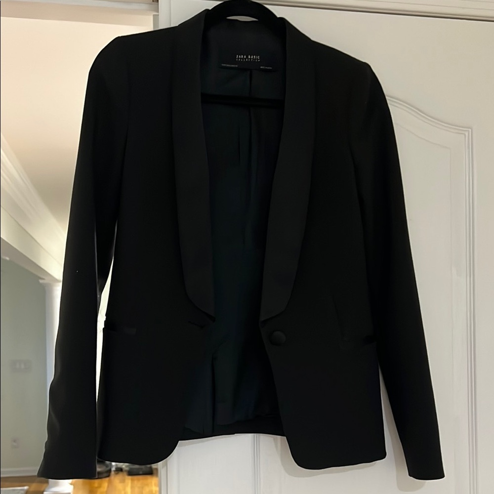 Black Blazer by Zara Basic like new